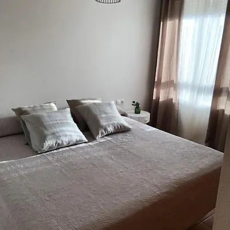 Apartamento Soleado Con Piscina Y Terraza Privada. *
