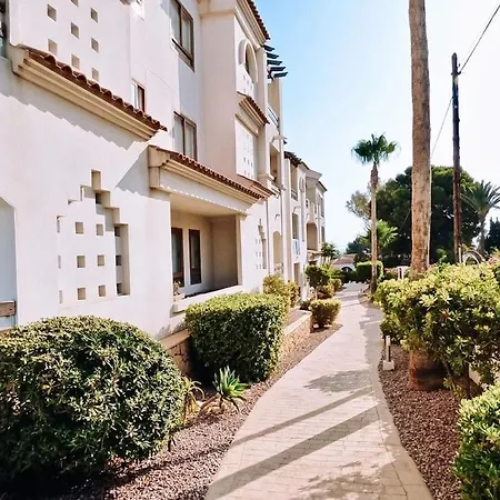 Soleado Con Piscina Y Terraza Privada. Apartamento