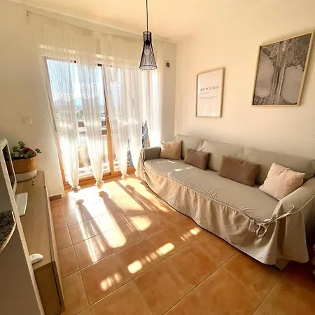 Soleado Con Piscina Y Terraza Privada.