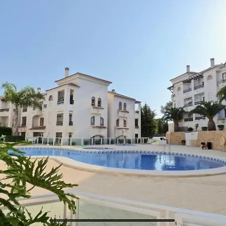 Soleado Con Piscina Y Terraza Privada.